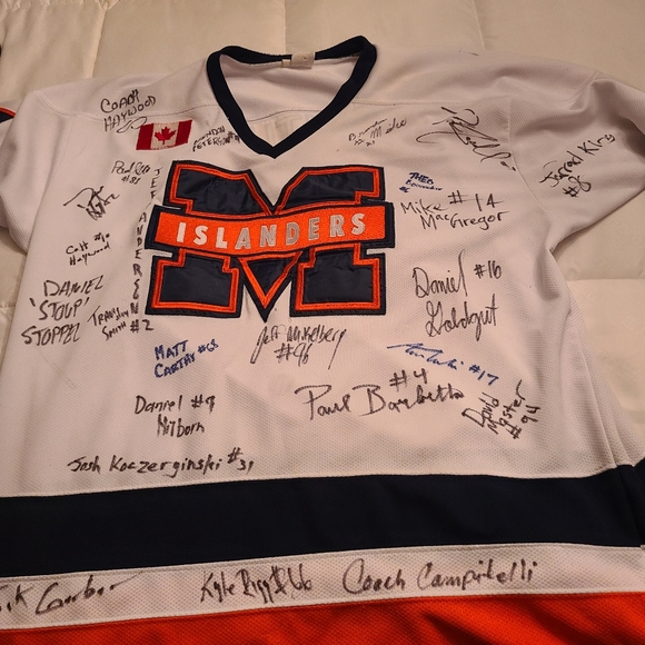 Signed hockey jersey XXXL - Picture 1 of 10